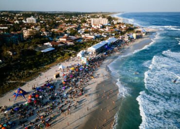 Mesmo sem competições, primeiro dia VIVO Rio Pro tem grande movimentação em Saquarema