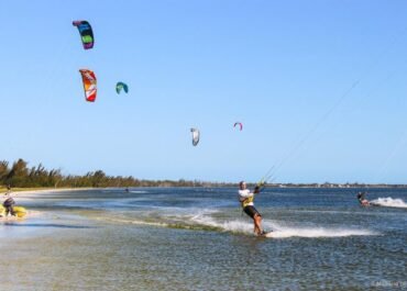 Neste fim de semana: Araruama recebe o Desafio Nacional de Kitesurf 2025 com cobertura especial da Rádio Costa do Sol