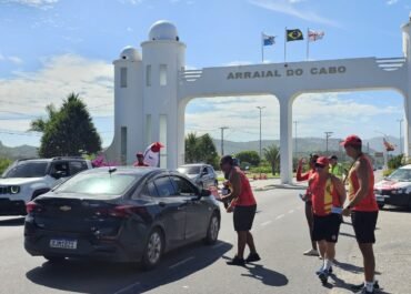 Operação Carnaval: Guarda-Vidas de Arraial do Cabo promovem ação de conscientização nas praias