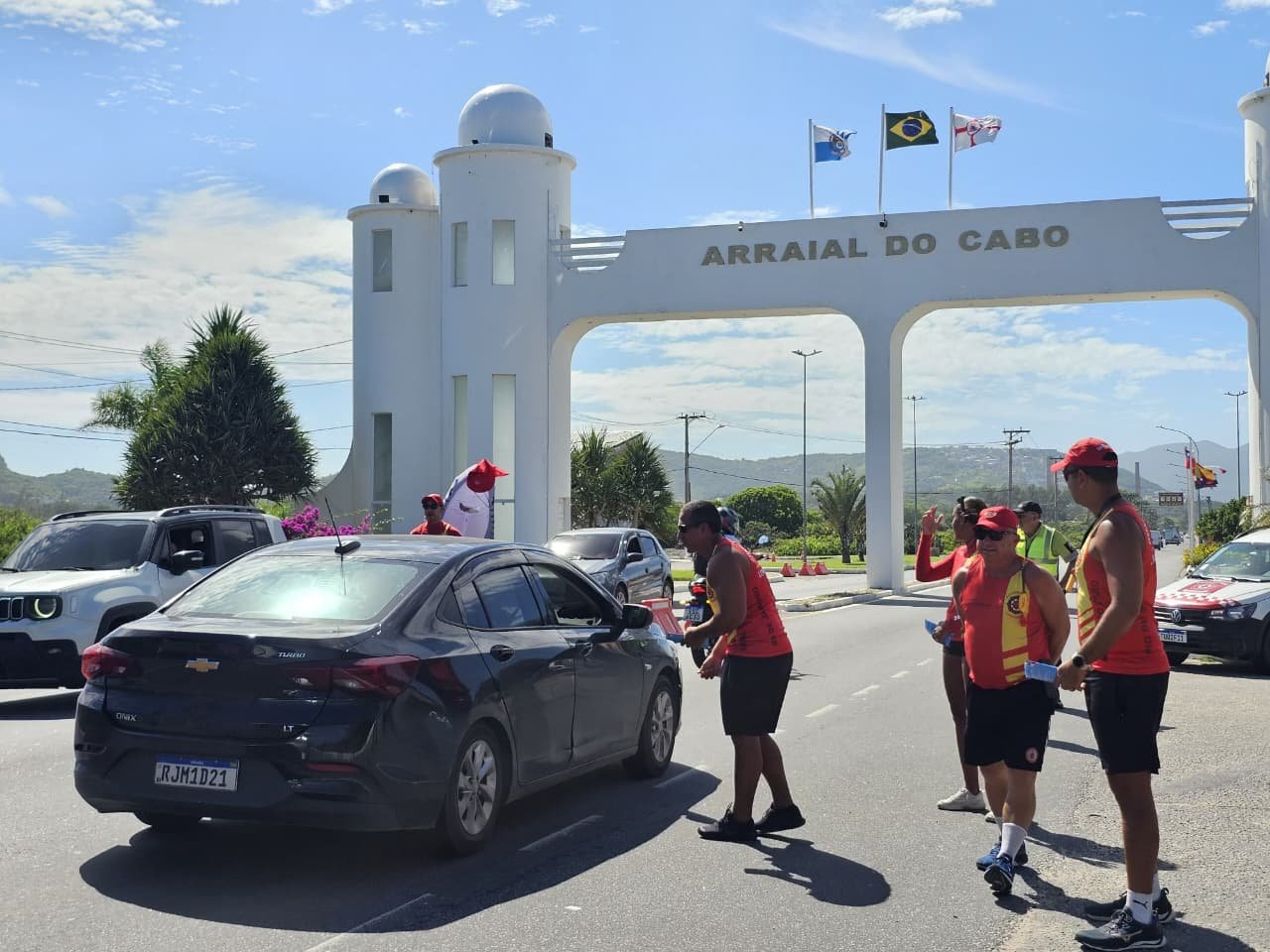 Operação Carnaval: Guarda-Vidas de Arraial do Cabo promovem ação de conscientização nas praias