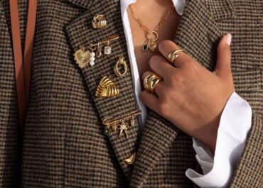 Coluna de Moda: BROCHES: O acessório que voltou ao protagonismo na moda!