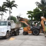 Prefeitura realiza limpeza e retira embarcações deterioradas no Ponto dos Pescadores da Pontinha, em Araruama