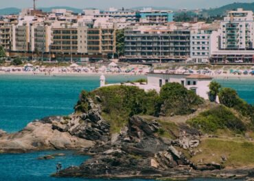 Forte São Mateus, em Cabo Frio, recebe exposição “Um brinde à cidade mais bonita do mundo”
