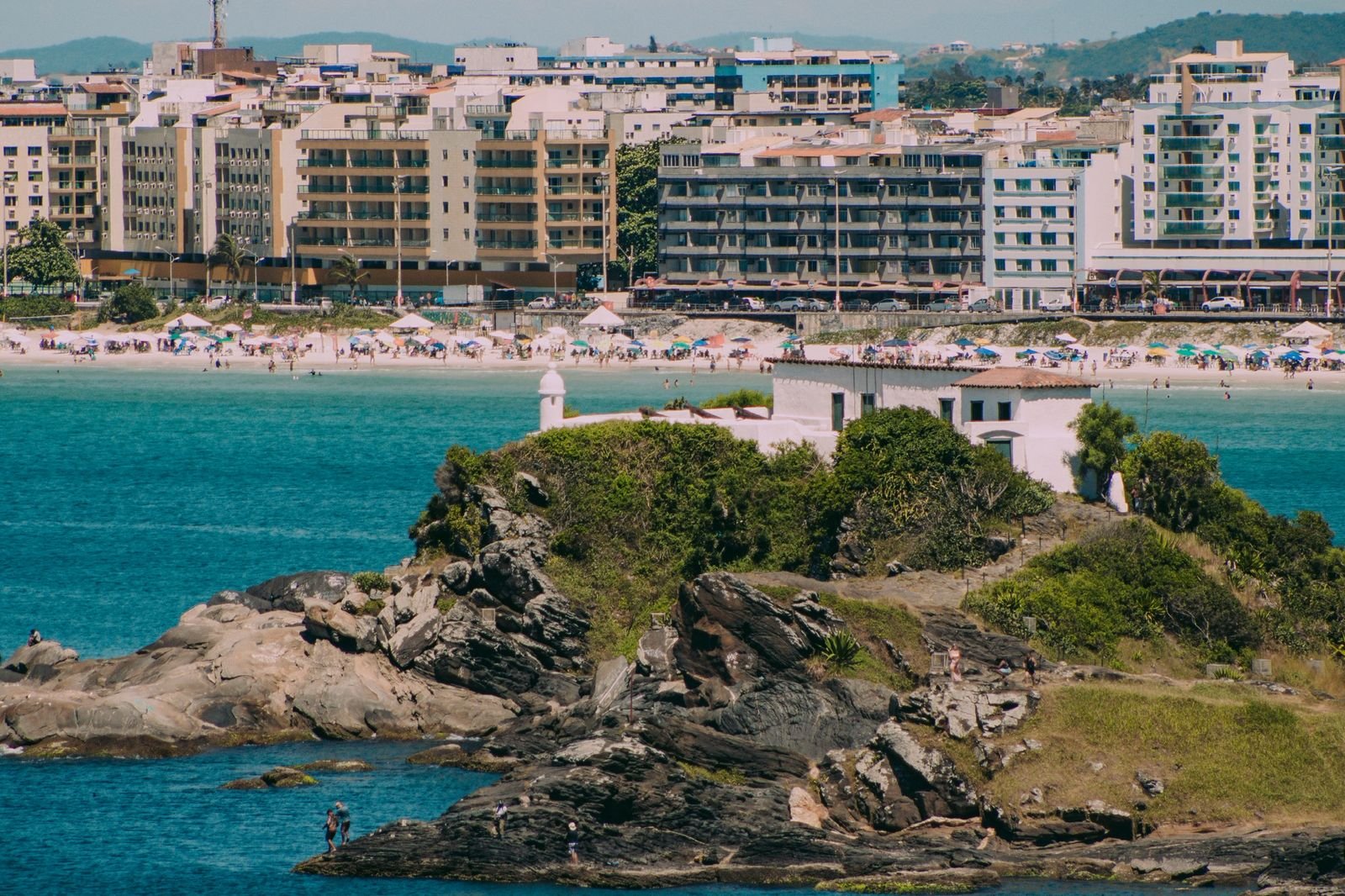 Forte São Mateus, em Cabo Frio, recebe exposição “Um brinde à cidade mais bonita do mundo”