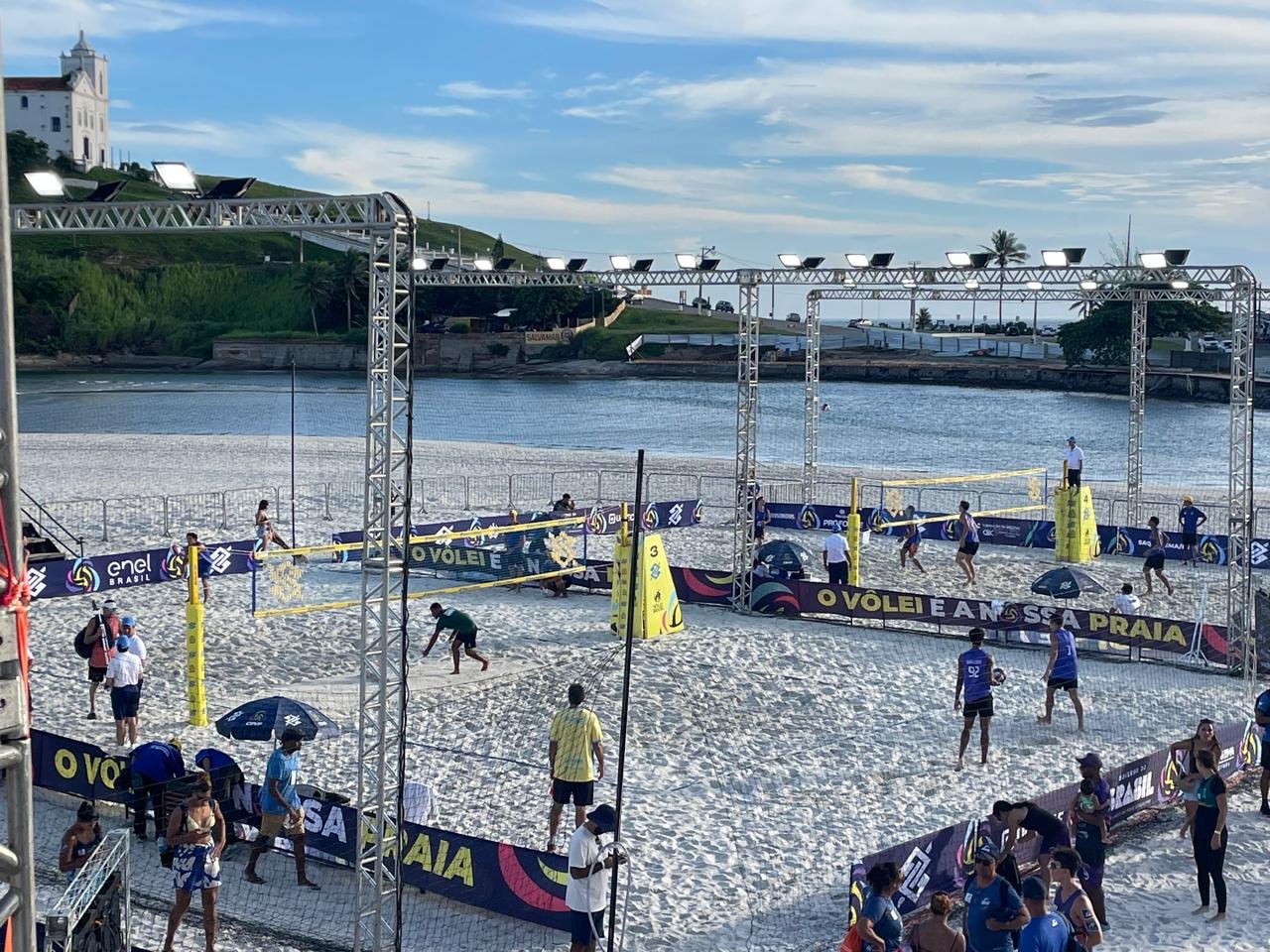 Circuito de Vôlei de Praia movimenta economia de Saquarema