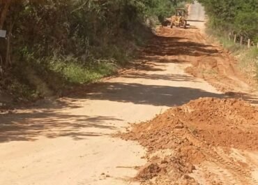 Prefeitura de Cabo Frio realiza melhorias na estrada da Agrisa