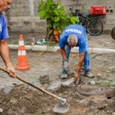 Prefeitura de Cabo Frio intensifica ações de drenagem e calcetagem em diversos bairros