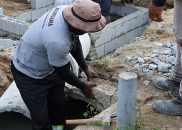 Prefeitura de Araruama realiza obras de drenagem e limpeza na região da Praça do Viaduto