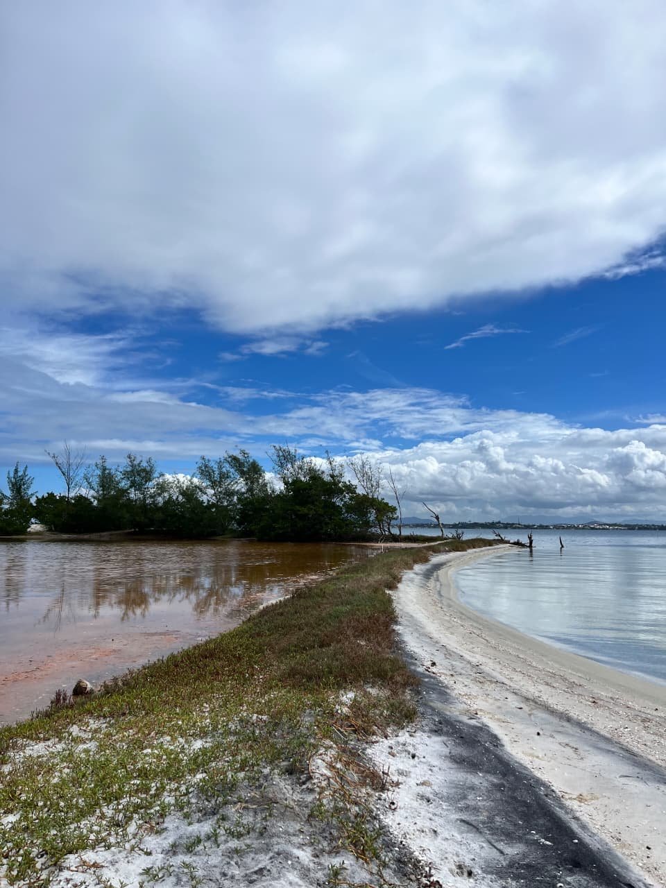 Novo trecho da trilha na Ponta das Coroinhas será inaugurado no Dia dos Namorados em Arraial do Cabo