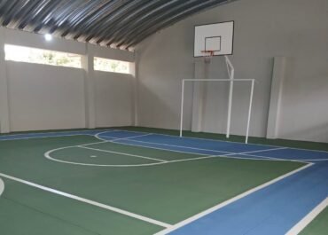 Araruama: Escola Faustina Silva de Carvalho, em São Vicente, inaugura quadra poliesportiva e ampla revitalização da unidade