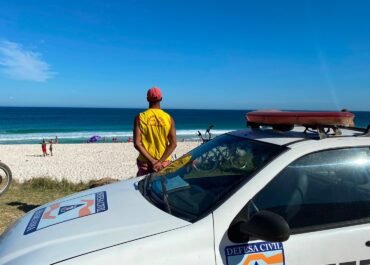 Defesa Civil reforça ações preventivas nas praias de Araruama durante as férias escolares
