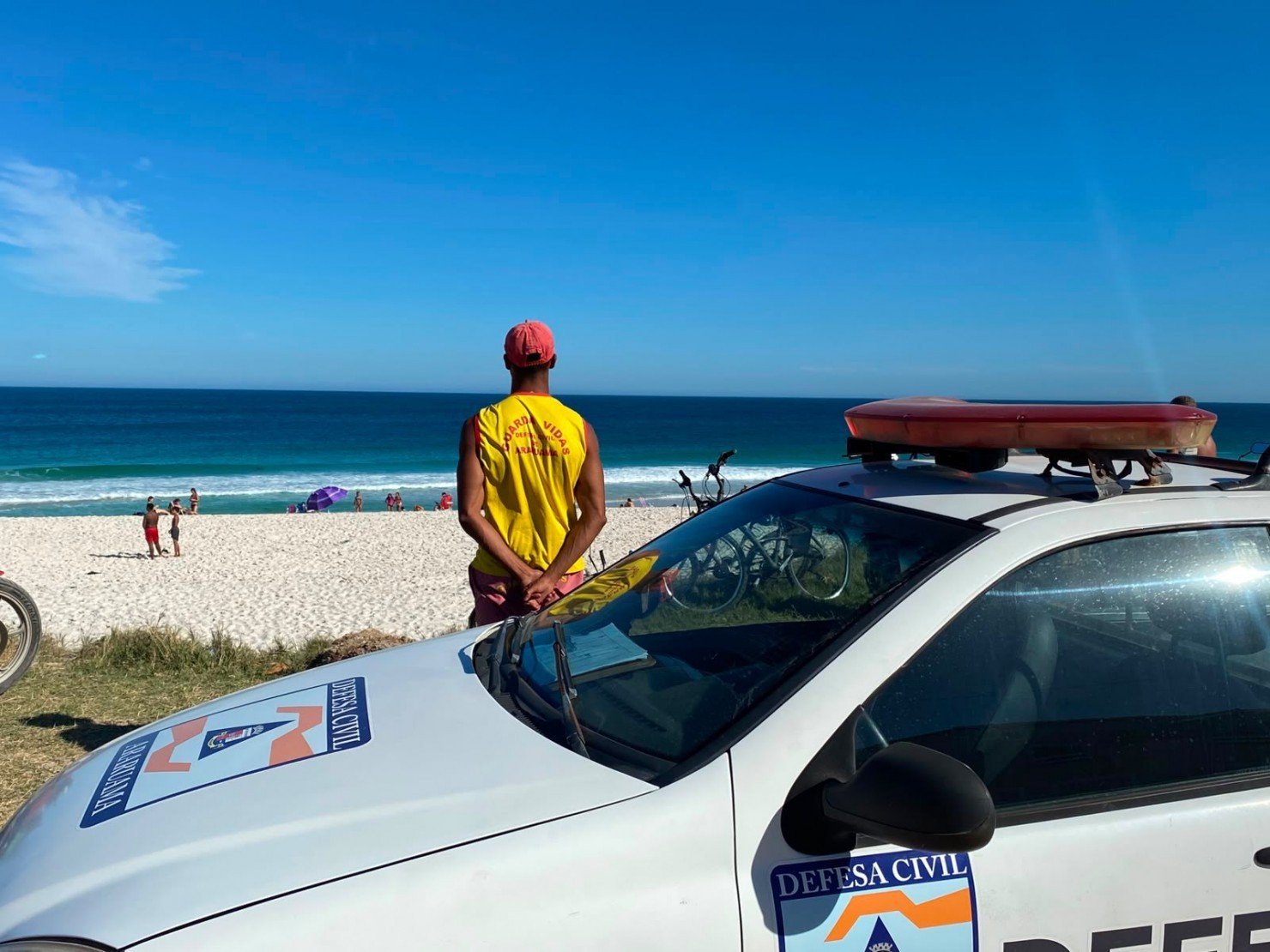 Defesa Civil reforça ações preventivas nas praias de Araruama durante as férias escolares