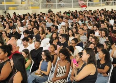 Bolsa de até R$ 2 mil: Prefeitura divulga datas para renovação do programa Araruama Universitário