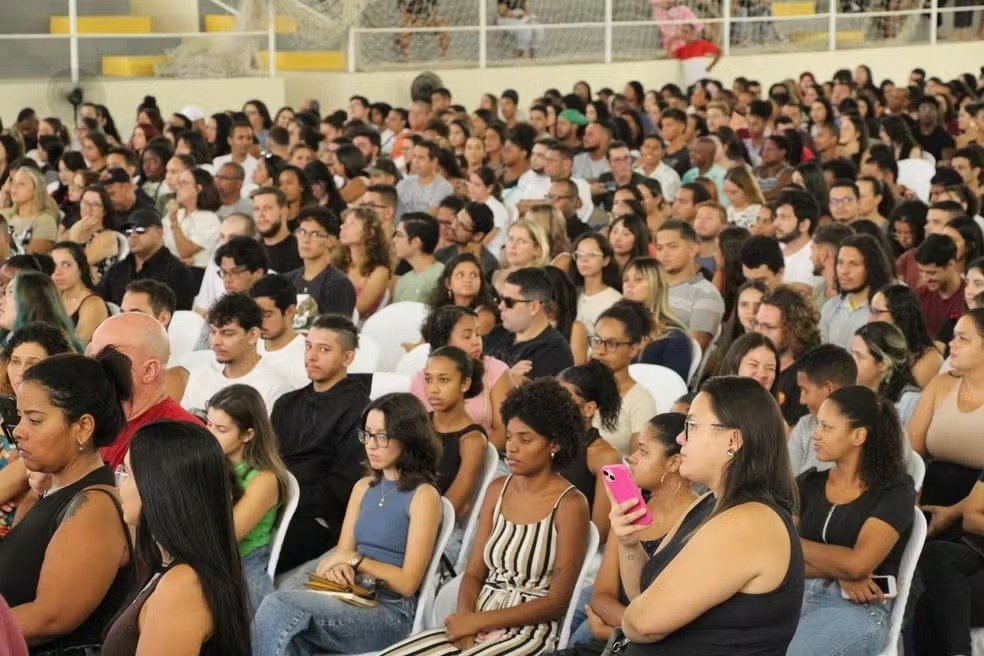 Bolsa de até R$ 2 mil: Prefeitura divulga datas para renovação do programa Araruama Universitário