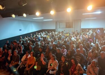 Teatro Mário Lago terá a comédia “Fim?” no próximo domingo em Saquarema