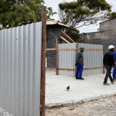 Prefeitura de Cabo Frio inicia obras para pescadores no Canto do Forte