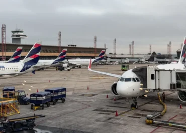 Anvisa atualiza regras de segurança sanitária para aviões e aeroportos