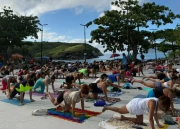 Cabo Frio recebe mais uma edição do projeto “Yoga no Forte” neste domingo (27)