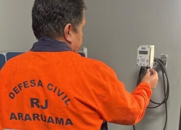 Defesa Civil de Araruama realiza manutenção de pluviômetros em diferentes regiões do município