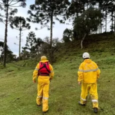 Destroços de helicóptero com cantor Rick são encontrados em Santa Catarina