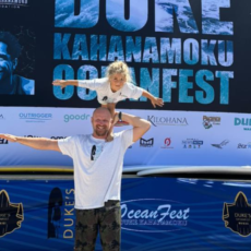 Coral, filha do tricampeão mundial Phil Rajzman, participa do North Shore Menehune Surfing Championships, no Havaí