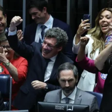 Senado aprova fim da escala 6×1 e redução da jornada de trabalho