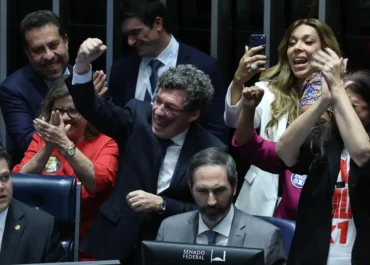 Senado aprova fim da escala 6×1 e redução da jornada de trabalho